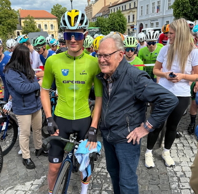 T&auml;ve Schur (rechts) und der Sieger der ersten Etappe und Tr&auml;ger des gr&uuml;nen Trikots Gijs Schoonvelde.