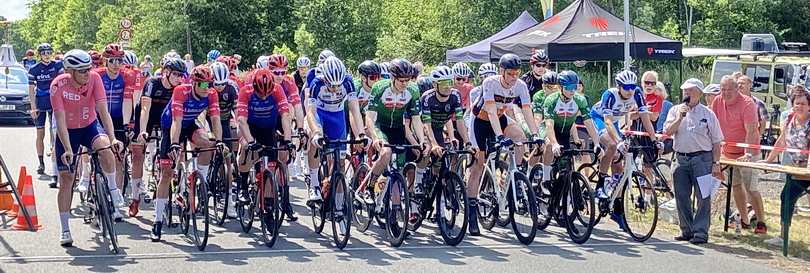 Radrennfahrer am Start eines Rennens
