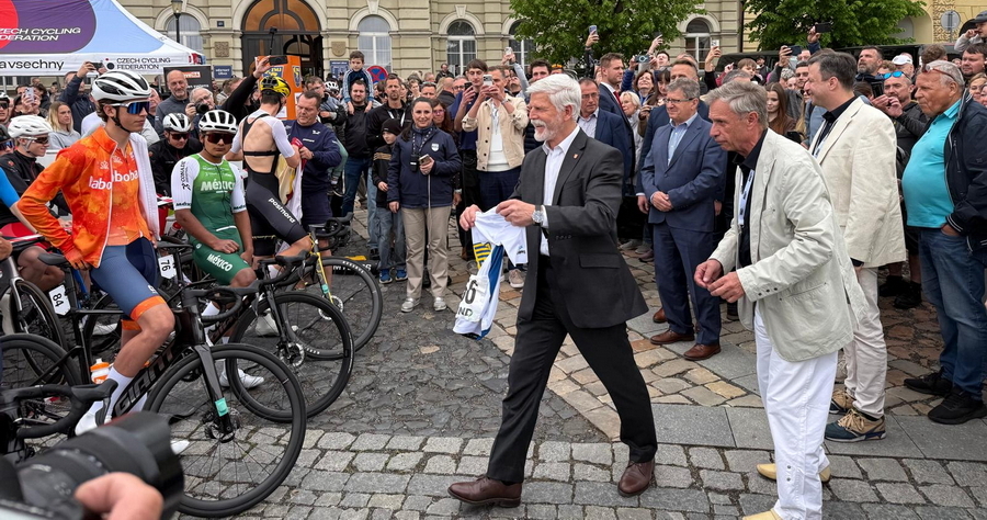Petr Pavel gibt ein Radrennen in Tschechien frei