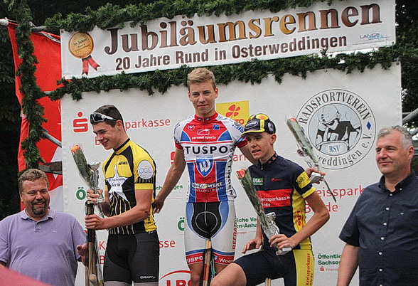 Tobias Buch-Gramcko (Tuspo Weende) vor Justin Winzer (RC Charlottenburg) und Oskar Axmann (RSV Osterweddingen)